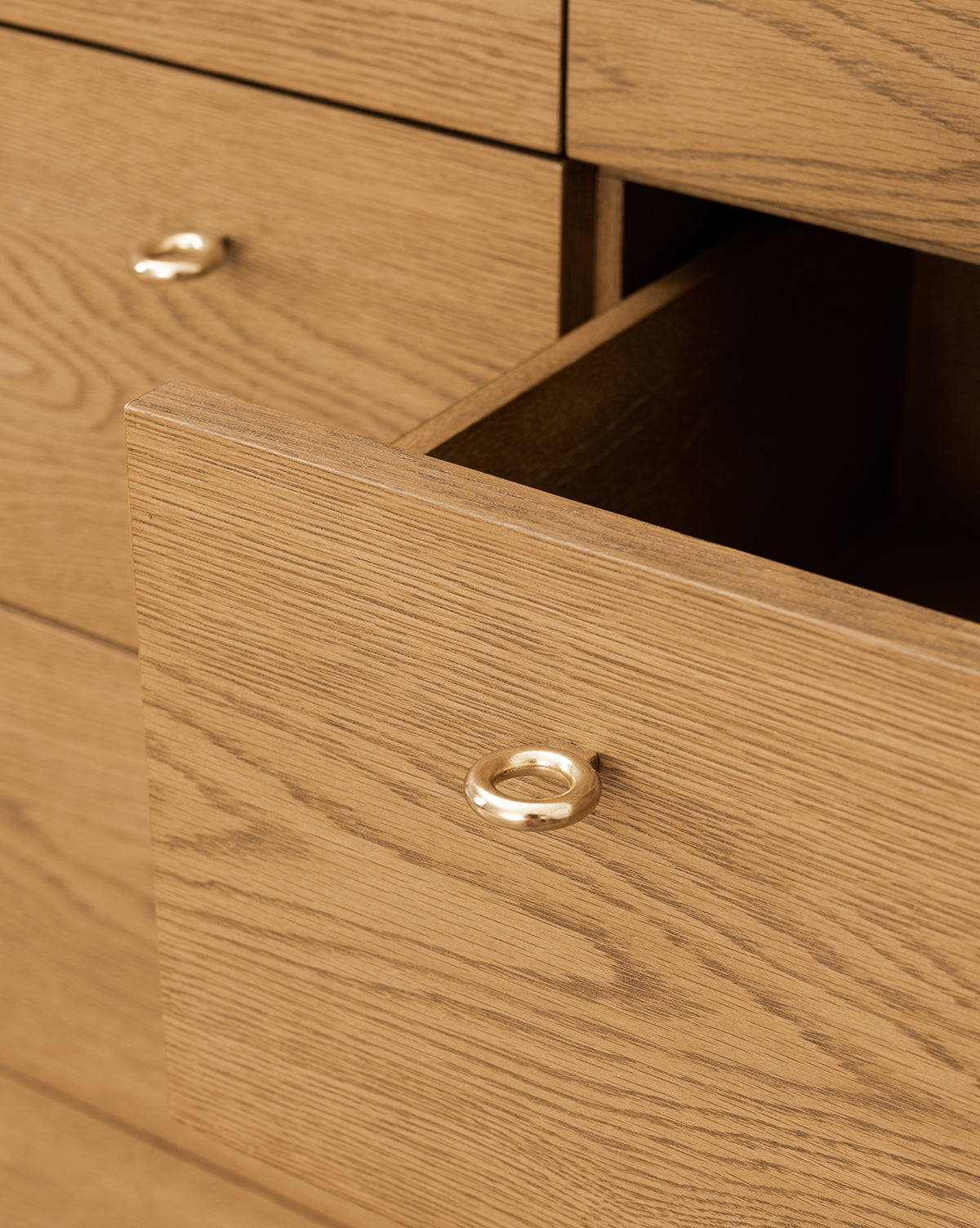 Jahnsen Dresser