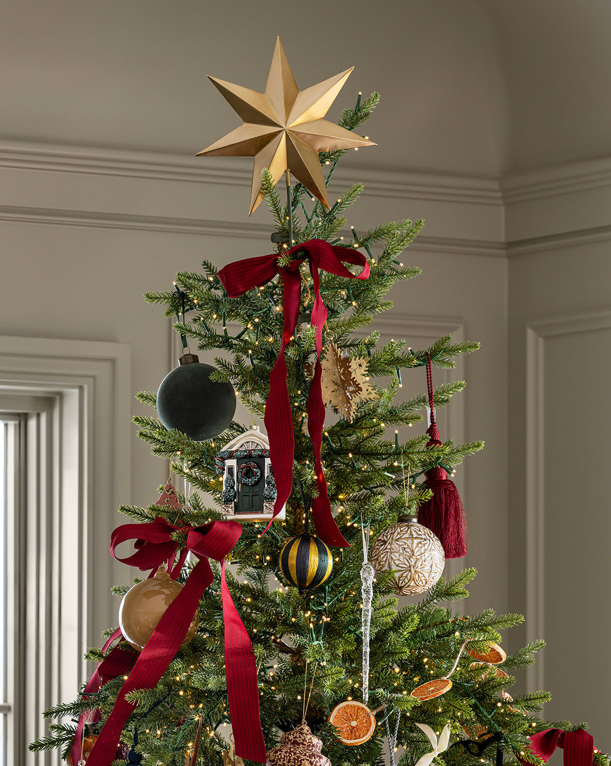 Classic Christmas Tree [hidden]