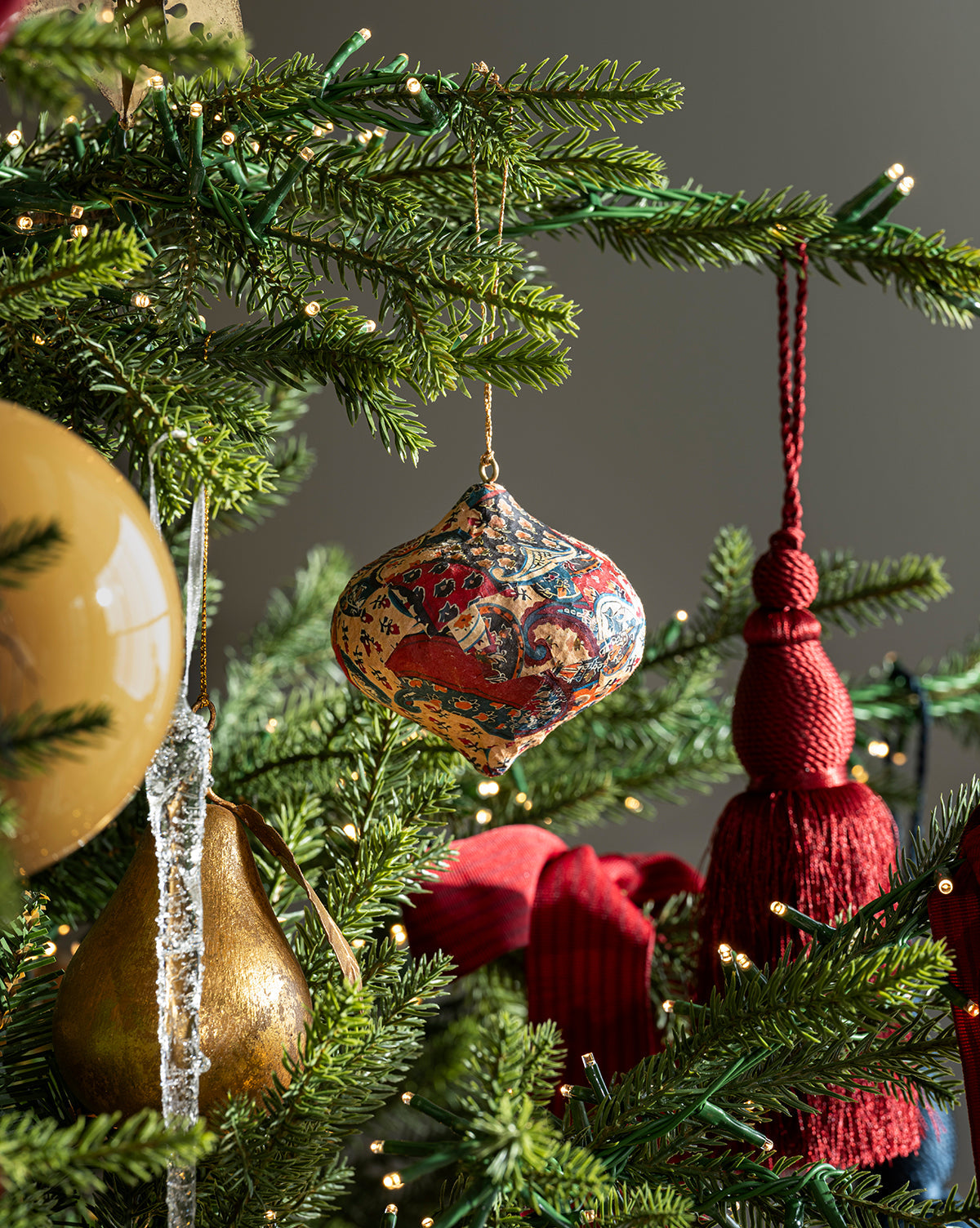 Classic Christmas Tree [hidden]